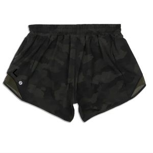 Lululemon Hotty Hot Low-Rise Lined Short 2.5" Size 4 camo